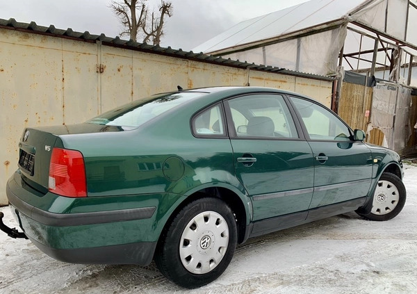 Volkswagen Passat cena 7900 przebieg: 251000, rok produkcji 2000 z Elbląg małe 407